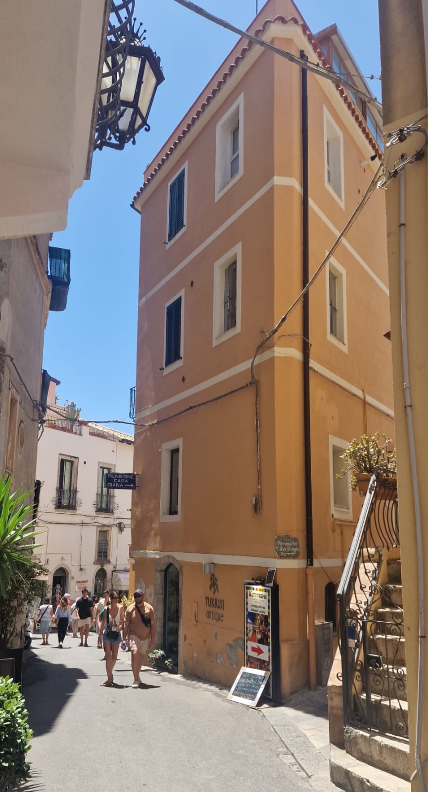 La facciata storica di Casa Diana