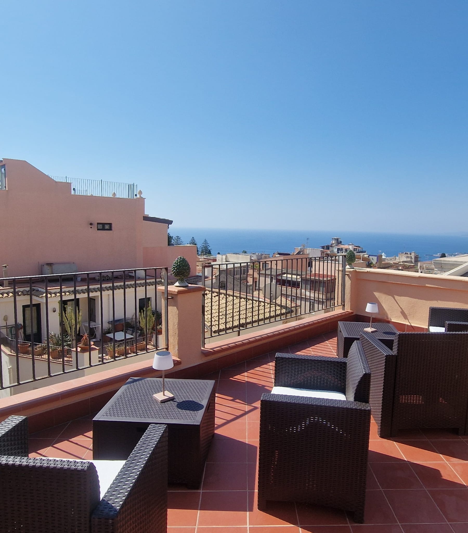 Terrazza di Casa Diana affacciata sul mare